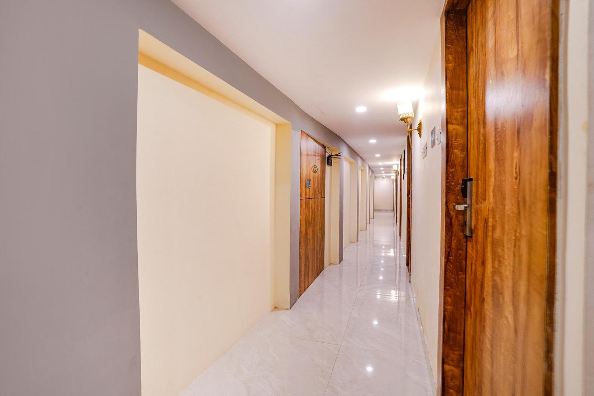 Fabhotel Grand Prime Nr Nesco Hotel Мумбай Екстериор снимка