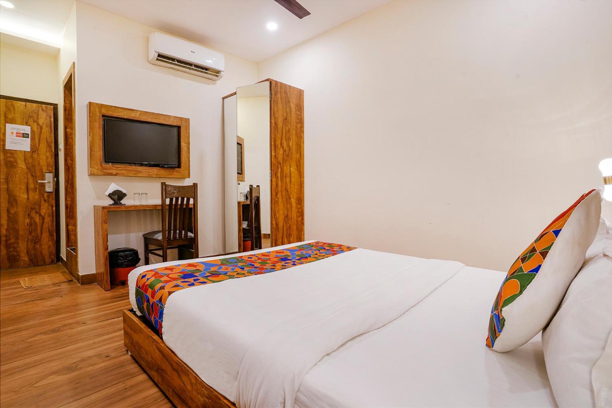 Fabhotel Grand Prime Nr Nesco Hotel Мумбай Екстериор снимка