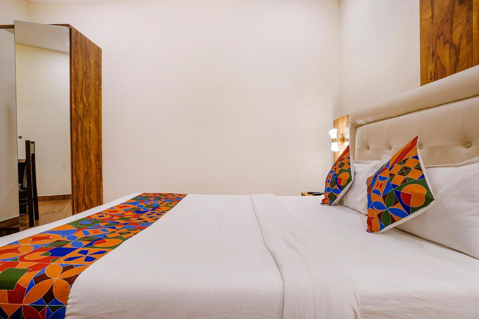 Fabhotel Grand Prime Nr Nesco Hotel Мумбай Екстериор снимка