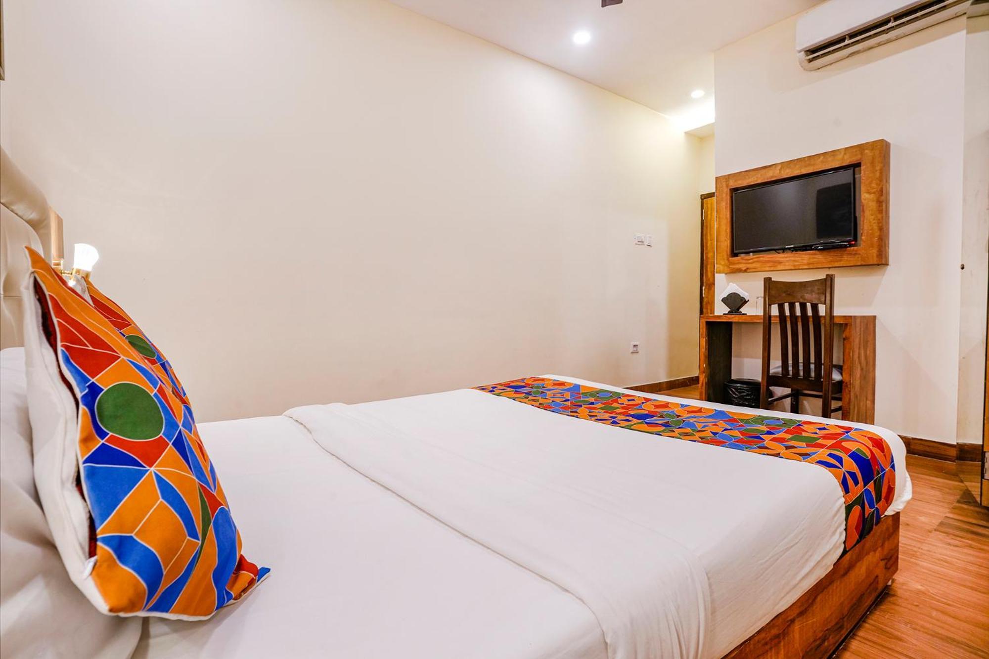 Fabhotel Grand Prime Nr Nesco Hotel Мумбай Екстериор снимка