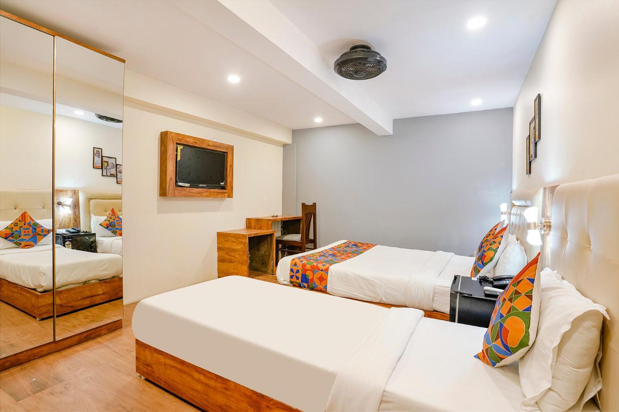 Fabhotel Grand Prime Nr Nesco Hotel Мумбай Екстериор снимка