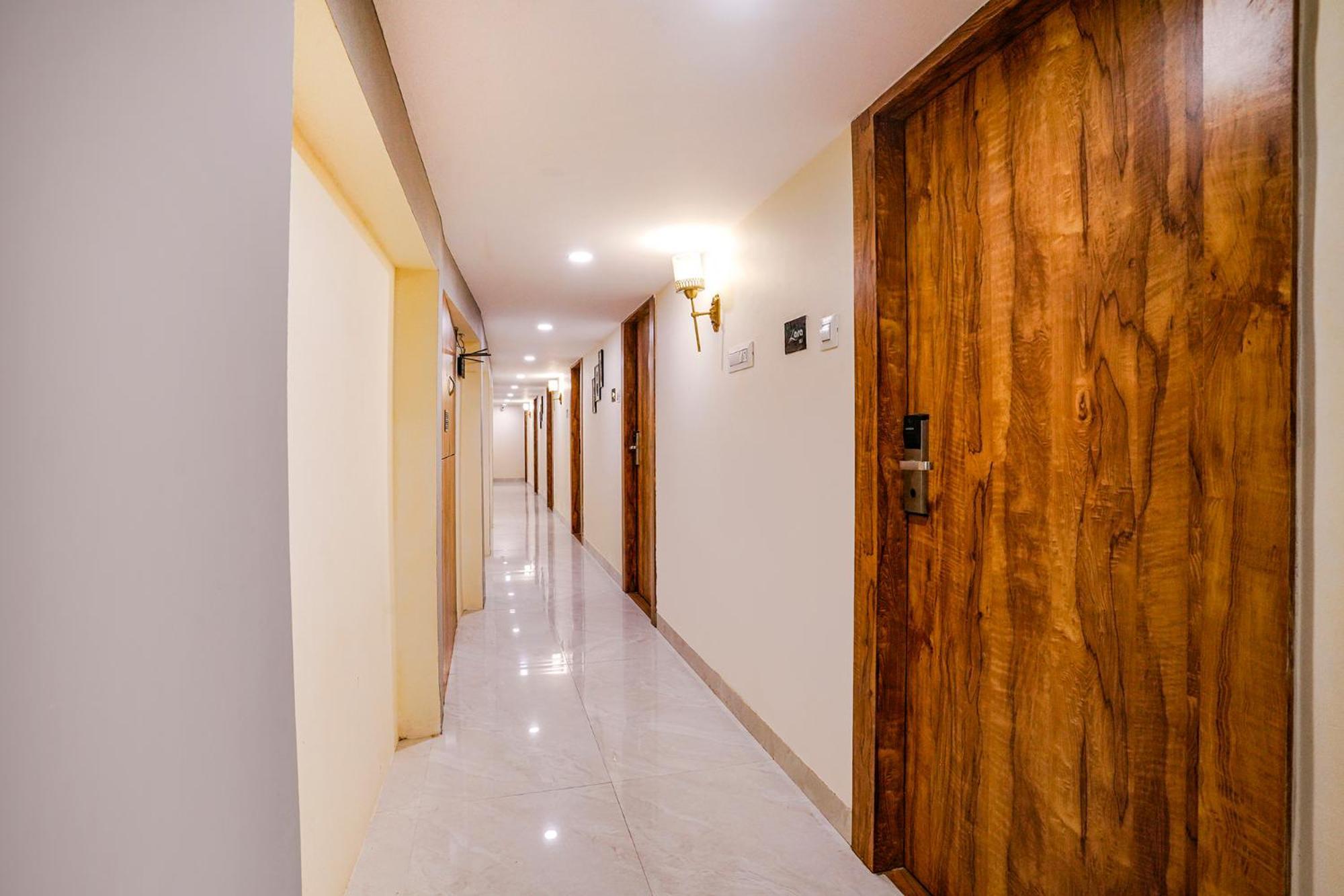 Fabhotel Grand Prime Nr Nesco Hotel Мумбай Екстериор снимка